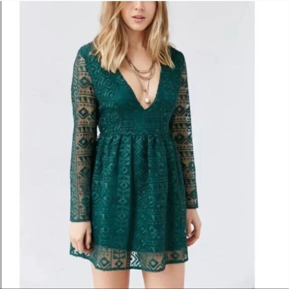 Little White Lies For UO Abi Geo Lace Dress NWT Medium - Picture 2 of 10